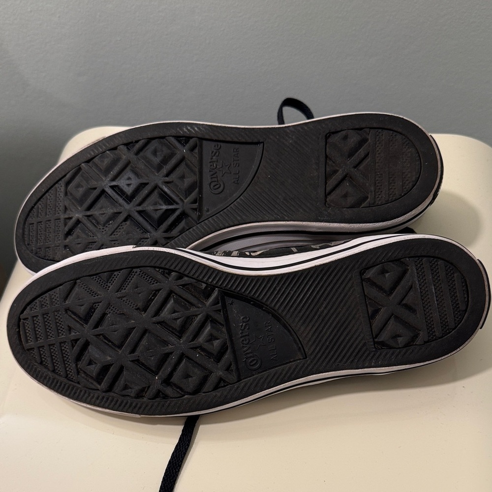 Converse Black and White Graphic high tops - Picture 11 of 12